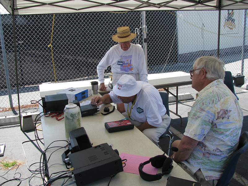 IMG_0046.JPG - Hal Croyts AF6CG, Mel Hughes K6SY, and Bill Harper WA6ESC at GOTA station