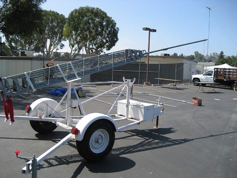 IMG_0507.JPG - CW mobile tower with antenna on pavement waiting to be attached