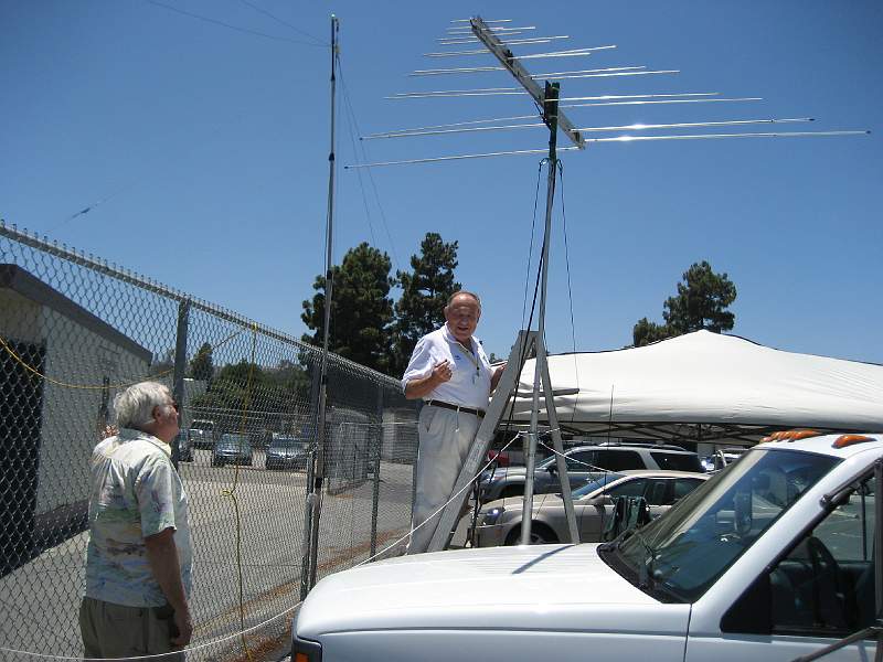 IMG_0518.JPG - Bill Harper WA6ESC and Mel Hughes K6SY at GOTA station setup