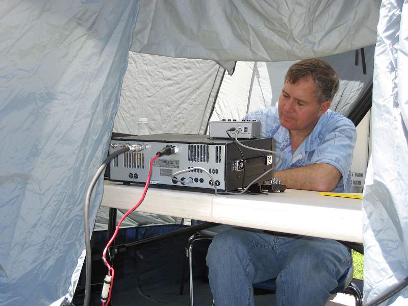 IMG_0528.JPG - Rocco Lardiere N6KN operating at CW tent
