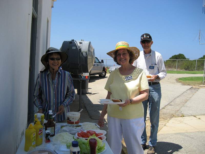 IMG_0541.JPG - Susan Closson, Karen Freeman KG6BNN, and Bob Closson W6HIP