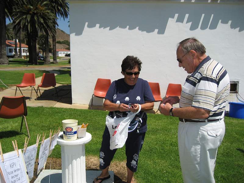 IMG_0581.JPG - Doris Hughes K6KSY and Mel Hughes K6SY preparing for banner voting contest.