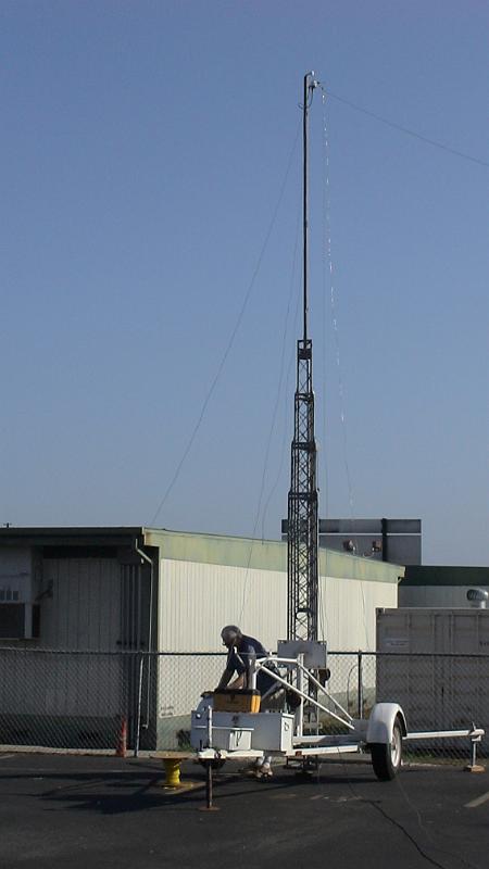 DSC04749.JPG - Bill Harper WA6ESC making tower adjustments