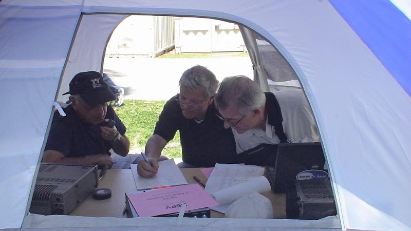 DSC04774.JPG - Bill Pomeranz KB6FB at mic, Chuck McCown K6CTM logging, and Pat Hutchings KI6VSC