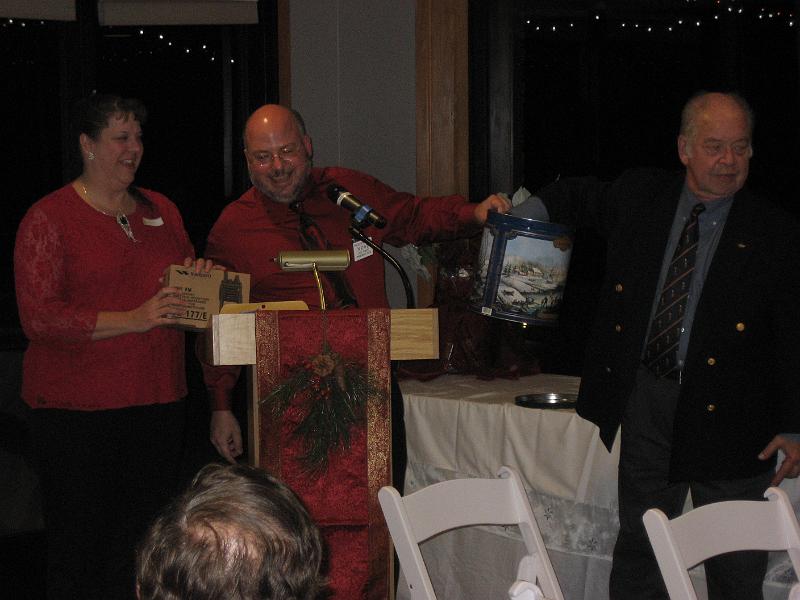 IMG_0846.JPG - Grand prize is the Yaesu VX 177/E HT