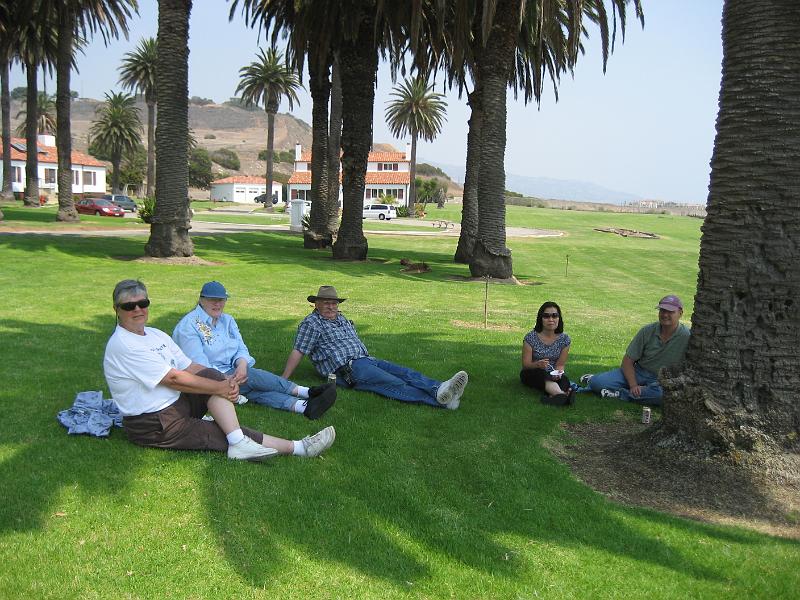 IMG_0789.JPG - Carol Epp KD6VLO, Taffy Rath WA6VKL, Dick Rath WA6NSR, and two residents from the Lighthouse homes in the gackground.