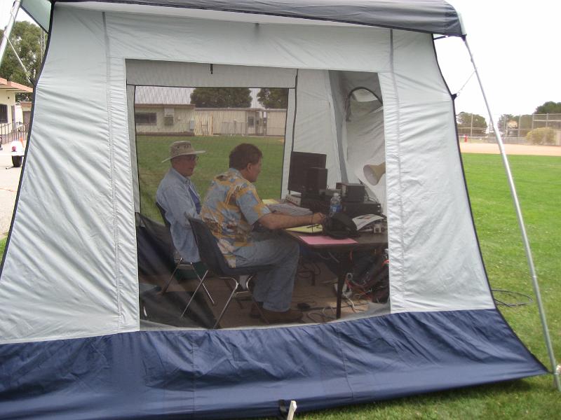 IMG_0885.JPG - Jeff Wolf K6JW logging, and Rocco Lardiere N6KN operating at CW tent