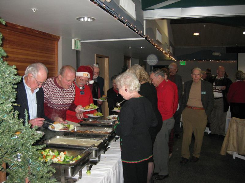IMG_1152.JPG - The dinner buffet. Salmon and Sirloin of Beef plus Mashed Potatoes, Vegetables, Rolls & Butter.