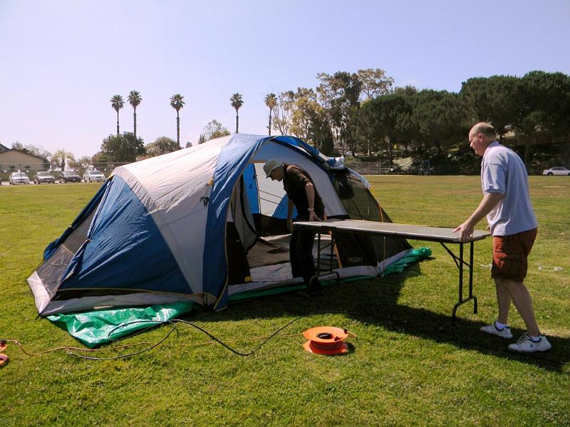 012.JPG - Sid Wielin KF6QFH, Peter Landon KE6JPM.  Thanks Peter for the tent!