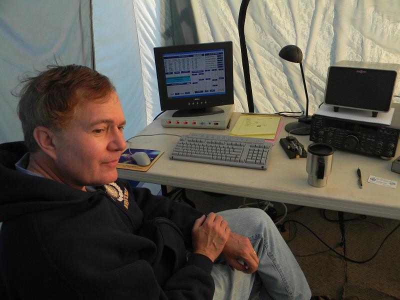 048.JPG - Rocco Lardiere, N6KN, about to begin the 6:00-11:00 am CW shift on Sunday.