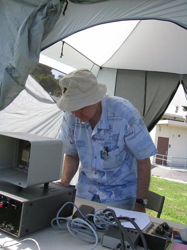 IMG_0064.JPG - Rocco Lardiere N6KN at CW tent