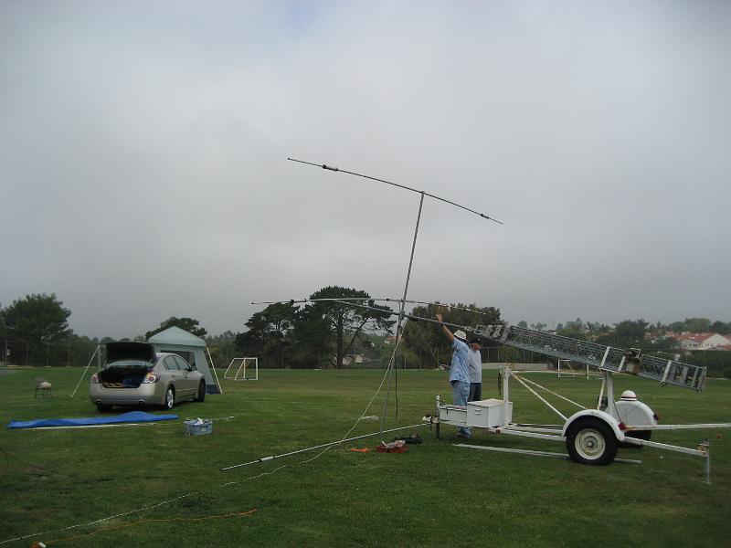 IMG_1010.JPG - Tilt-up for SSB station using portable trailer