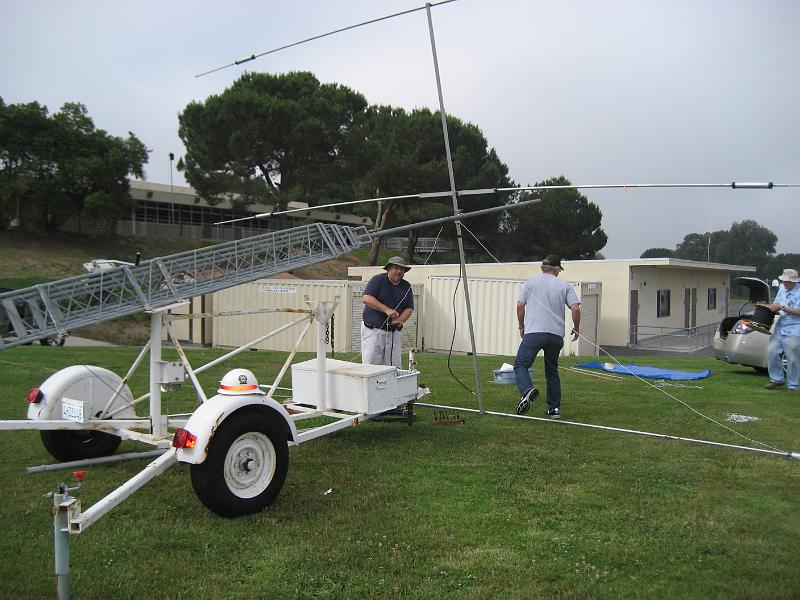 IMG_1018.JPG - Meanwhile, Joe Pace NZ6L and Steve Smith KO6ZC work on raising beam