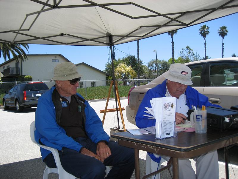 IMG_1025.JPG - Noon Saturday with Sid Wielin KF6QFH and Mel Hughes K6SY operating the VHF station
