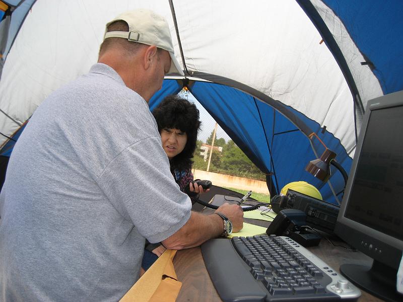 IMG_1033.JPG - Peter Landon KE6JPM with Paige Omoto KI6MAH calling "CQ Field Day" at SSB station