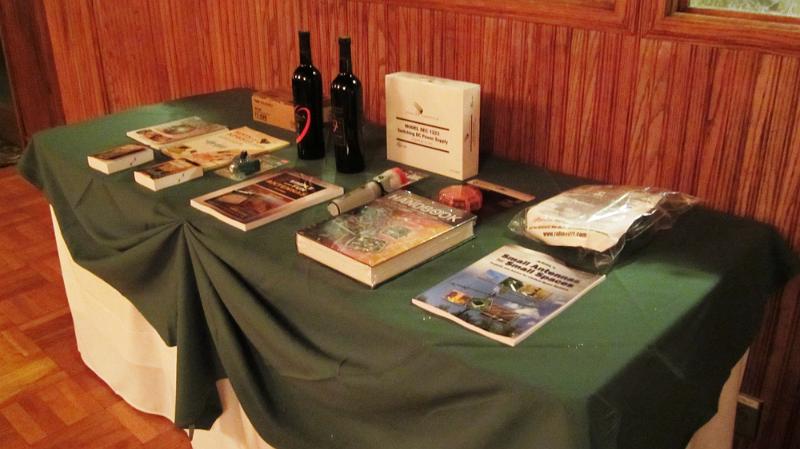 007.JPG - The raffle prize table