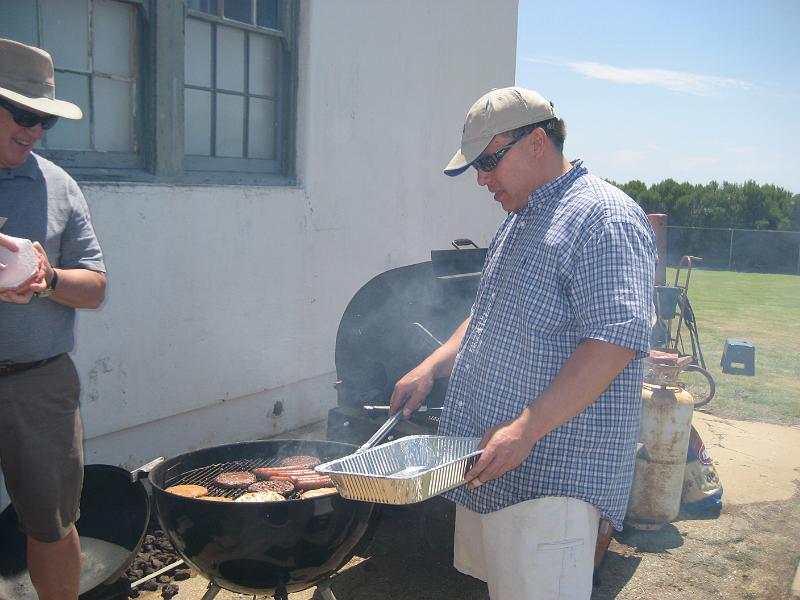 IMG_1148.JPG - Hotdogs, hamburgers, vegeburgers, and turkeyburgers