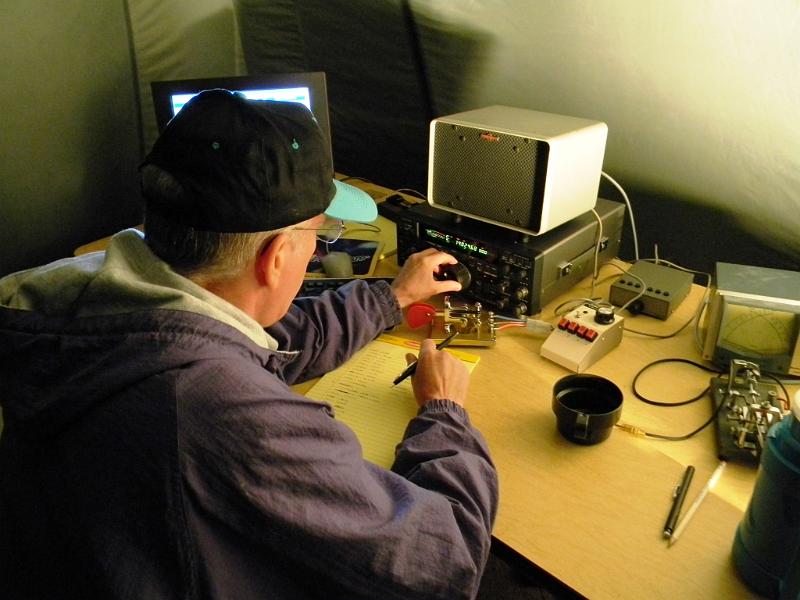 023.JPG - Jeff, K6JW, does late night CW