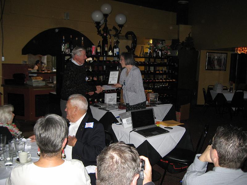 IMG_1616.JPG - Dale Hanks N6NNW receives the W6AM Rhombic award