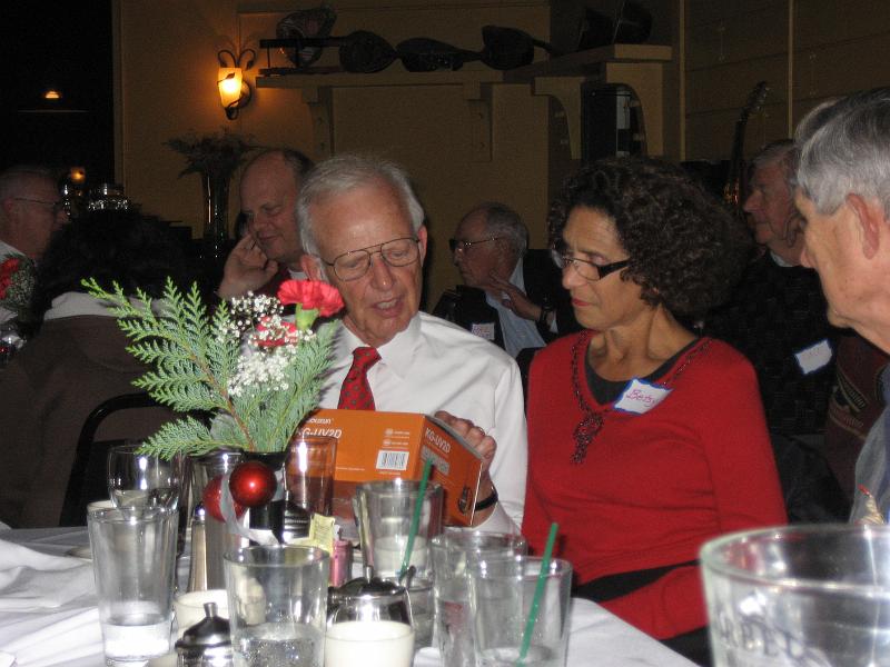 IMG_1621.JPG - Betsy Leighton wins the drawing.