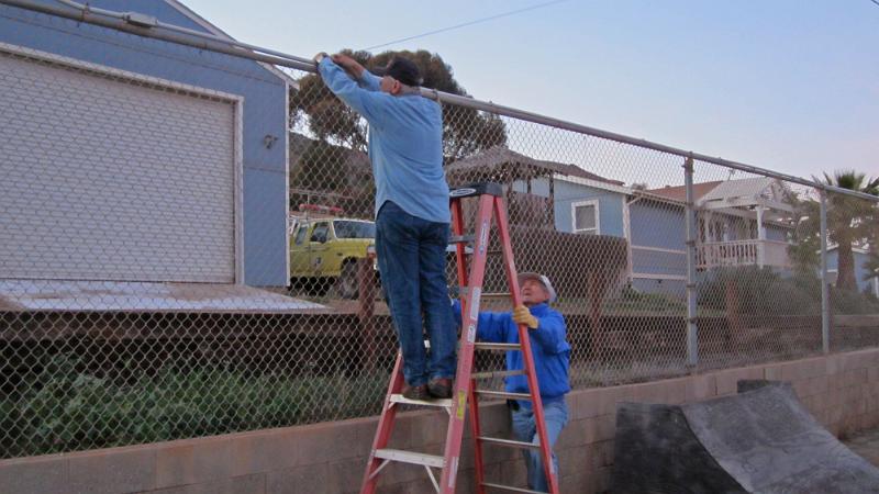 IMG_0083.JPG - Ray N6HE on ladder and Bob W6HIP adjust fan dipole for 75-meters