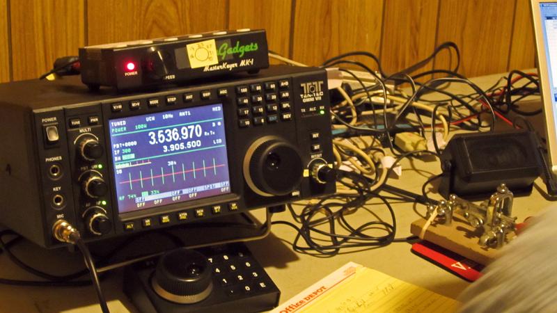 IMG_0085.JPG - Plenty of cables--Testing the Omni VII on 80-meters