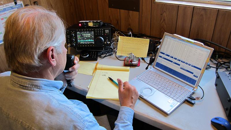 IMG_0103.JPG - Ray N6HE working 40-meter SSB, Thursday morning