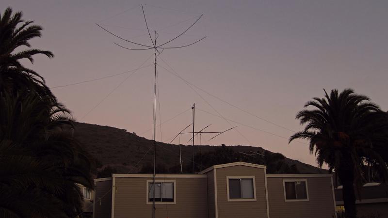 IMG_0124.JPG - K6PV Portable 6 antenna farm, Friday early AM