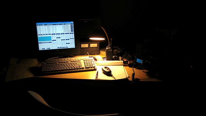 039.JPG - CW tent also working 80-meter SSB overnight.