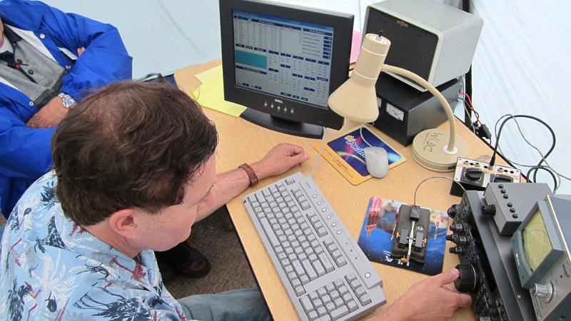 048.JPG - Rocco, N6KN, tunes to a frequency for final calling CQ at CW station.