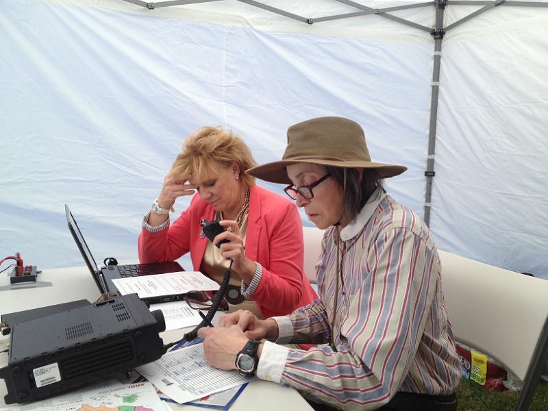 MDphoto.JPG - Guest operator, RPV Mayor Susan Brooks with PVARC President Diana Feinberg AI6DF at GOTA (Get On The Air) station.