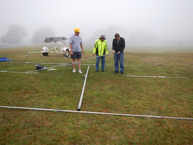 032a.jpg - Peter, KE6JPM; Jim, KK6MNT; and Rocco, N6KN, assemble the Mosley tri-band Yagi.