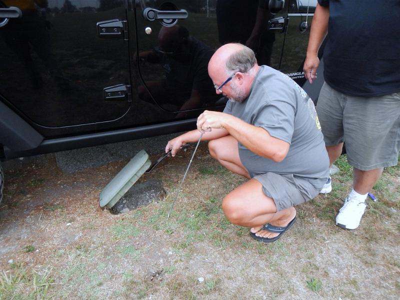 046a.jpg - Joe, NZ6L, makes sure the lawn sprinkler valves are really off!