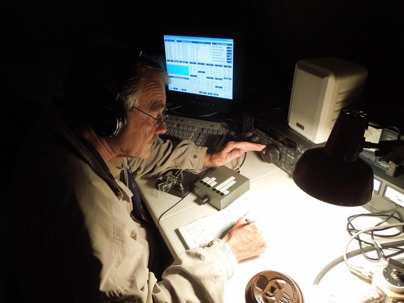 067a.jpg - Jerry, NG6R, operates CW at 2 am Sunday morning.