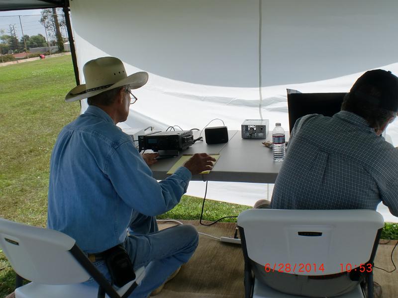 CIMG6408.JPG - Bob Closson W6HIP and Clay Davis AB9A operating SSB.