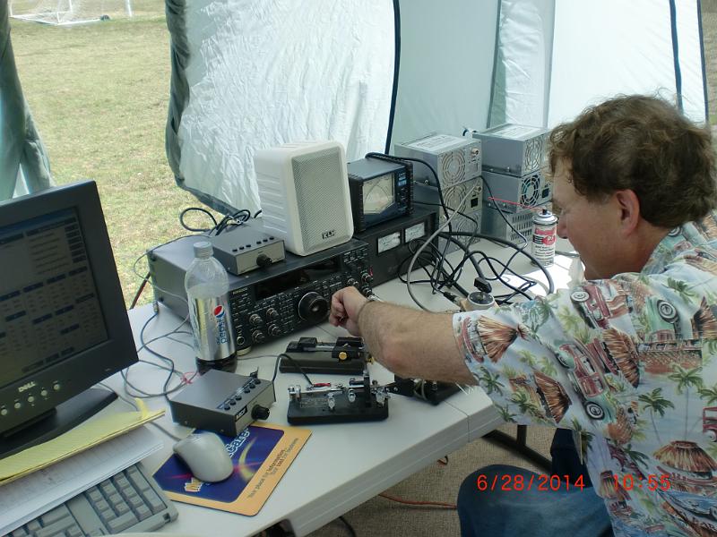 CIMG6410.JPG - Rocco Lardiere N6KN at CW station