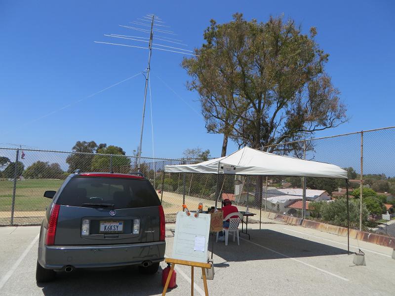 IMG_0553.JPG - Noon Saturday, VHF/UHV station operating