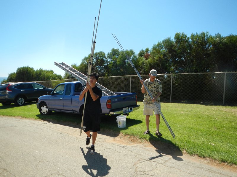 CW_DSCN4730.JPG - Jordan Watanabe and Dan Yang K6DPY carrying antenna elements.