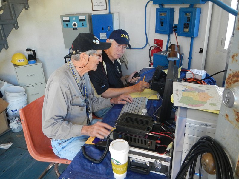 CW_DSCN4817.JPG - Bob Closson W6HIP and Ray Day N6HE