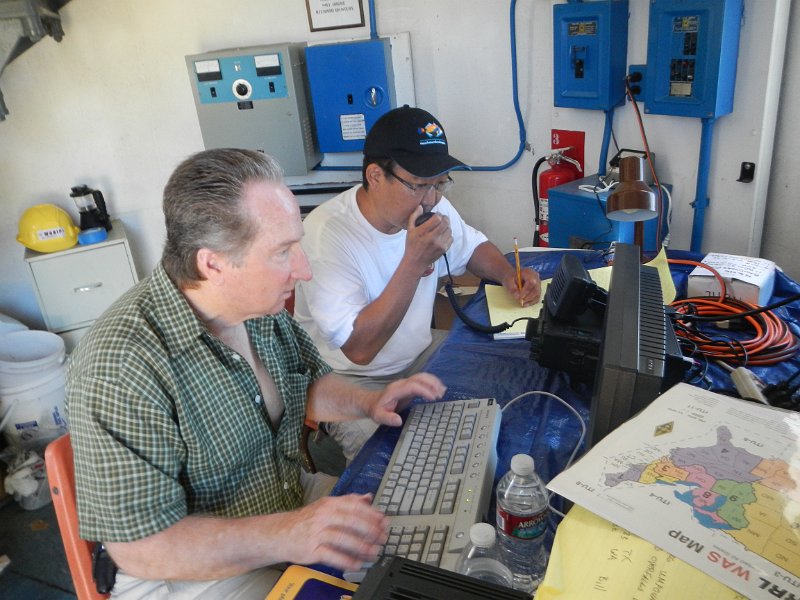 CW_DSCN4820.JPG - Clay Davis AB9A and Curtis Watanabe KI6KUK