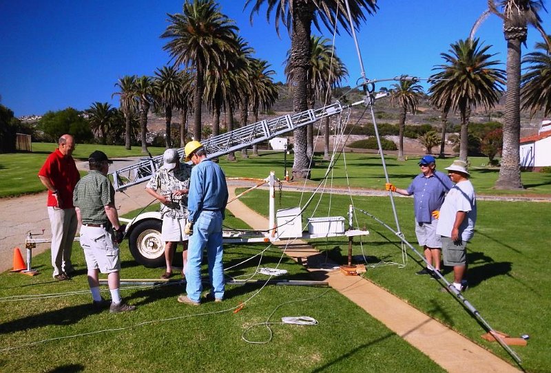 DFFr023a.jpg - Our antenna tower begins its raising:  (from left) Peter KE6JPM, Clay AB9A, Dan K6DPY, Bob W6HIP, Mike AF6VT, and unidentified helper.