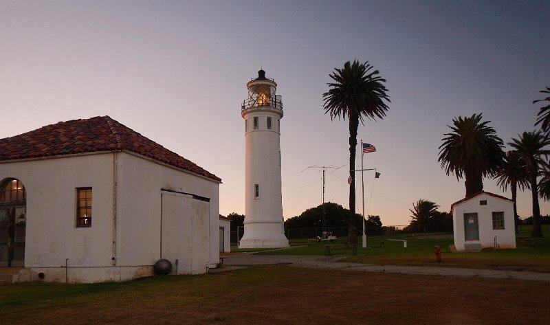 DFSa009a.jpg - Dusk at the Pt. Vicente Lighthouse on Saturday.