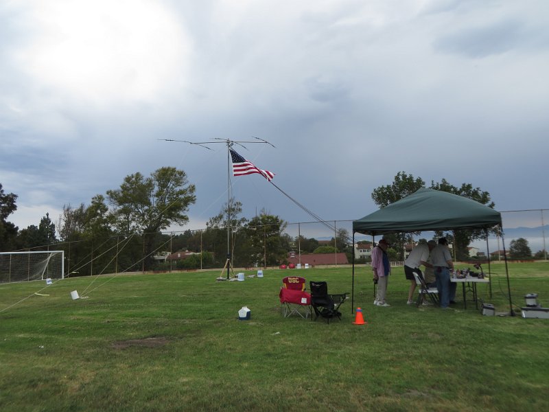 IMG_0982.JPG - SSB station with HF antenna