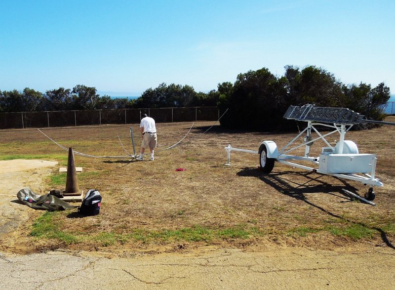 009a.jpg - Clay, AB9A, starts assembling the club hexbeam antenna