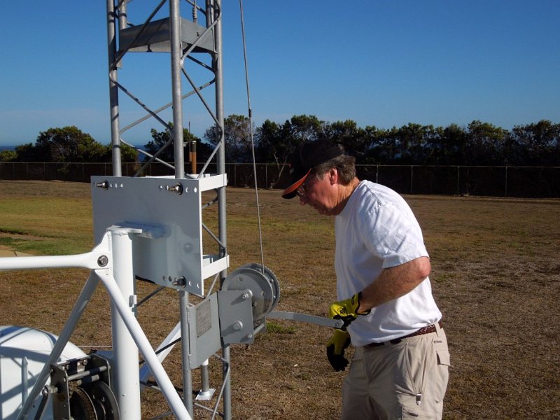 031a.jpg - Clay, AB9A, ratchets the tower to its final height.
