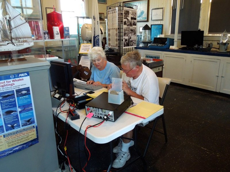 054a.jpg - Bob, KE6JI, and XYL Daisy continue making many QSOs Friday evening.