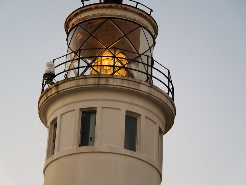 105a.jpg - Close-up of Pt. Vicente Lighthouse Fresnel lens at sunset.