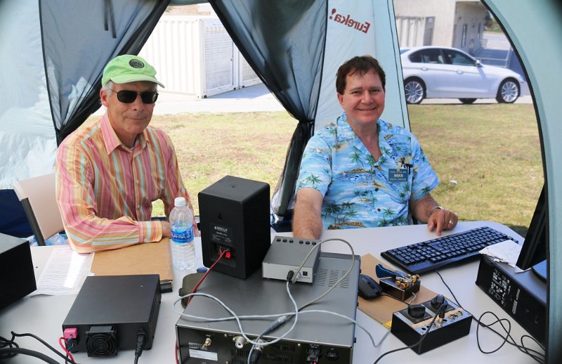 079a.jpg - Kel, W6KCV, and Rocco, N6KN, at CW station two minutes before end of FD