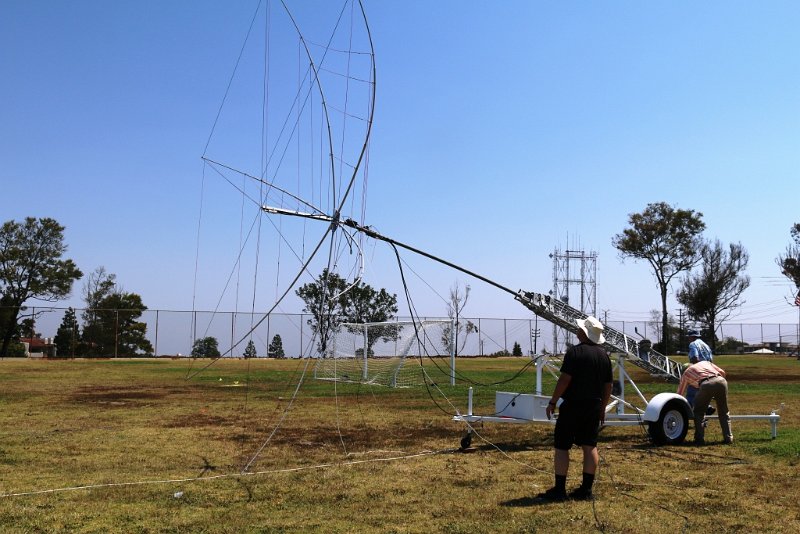 088a.jpg - End of FD, hexbeam lowered