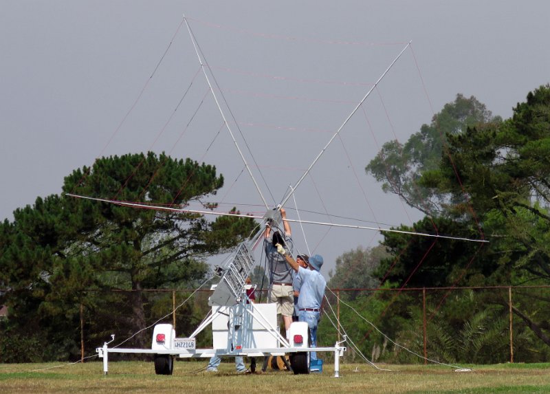 FD2016_8.JPG - Final raising of Hex Beam antenna
